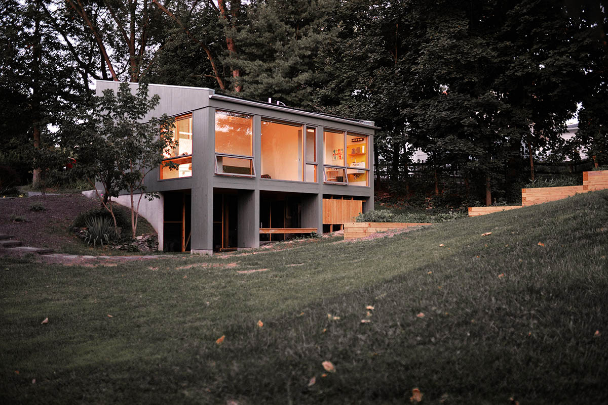 Studio d'arte sospeso: un nuovo spazio creativo che si fonde con il paesaggio di Germantown