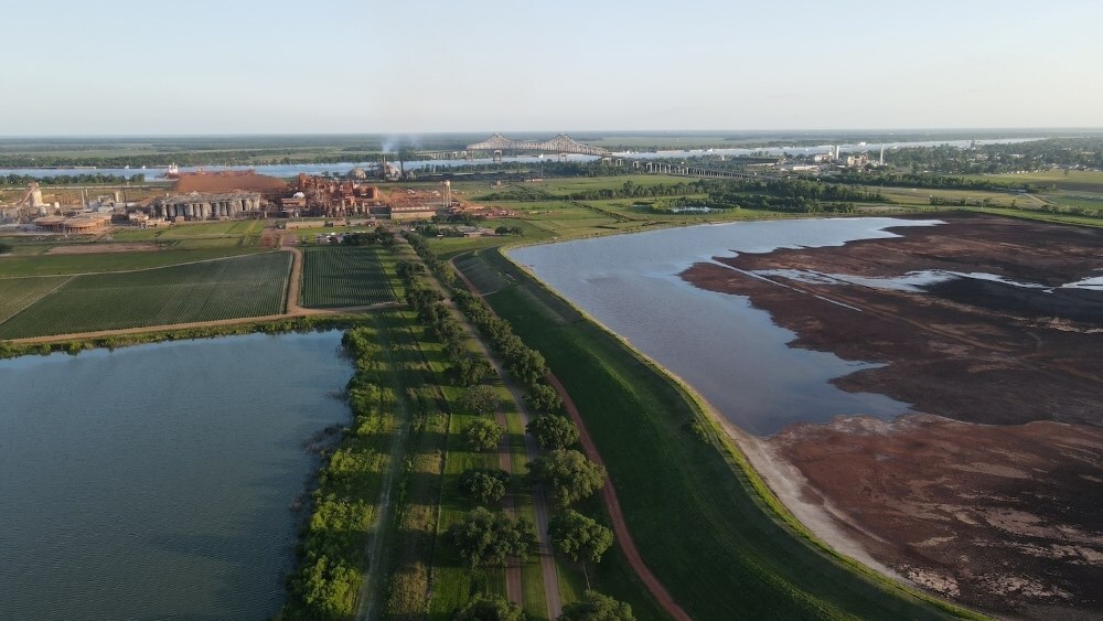 Atalco in tribunale per il rilascio di red mud: la causa ambientale del Mississippi