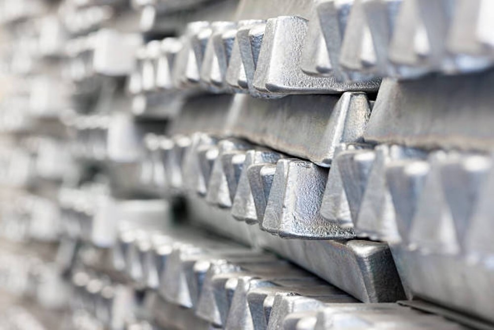 Prezzo dell’aluminium sul LME scende a $2.778,5 t: scorte di apertura ridotte a 544.075 t