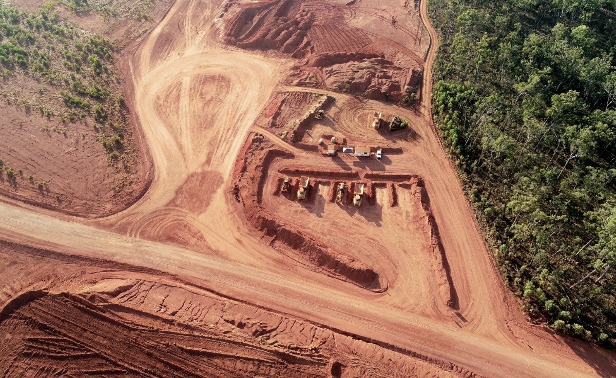 Metro Mining spedisce 735.000 tonnellate di bauxite in ottobre, mantiene l’obiettivo di produzione 2025