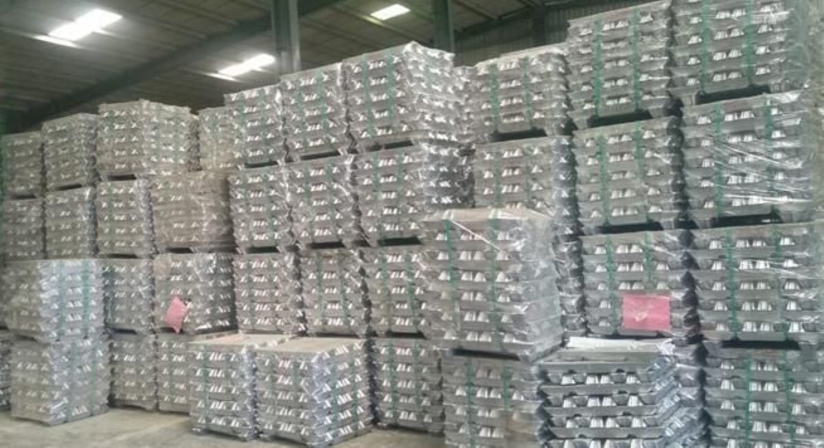 Alluminio LME: prezzo al contante a 2.776,5 $ / t, scorte in calo