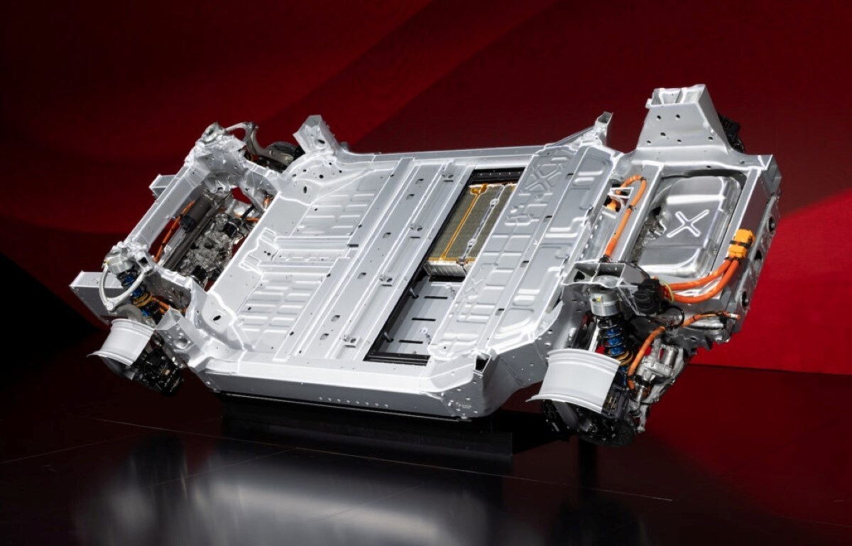 Ferrari lancia la sua prima auto elettrica al 75 % di alluminio riciclato, riducendo di 6,7 t CO₂