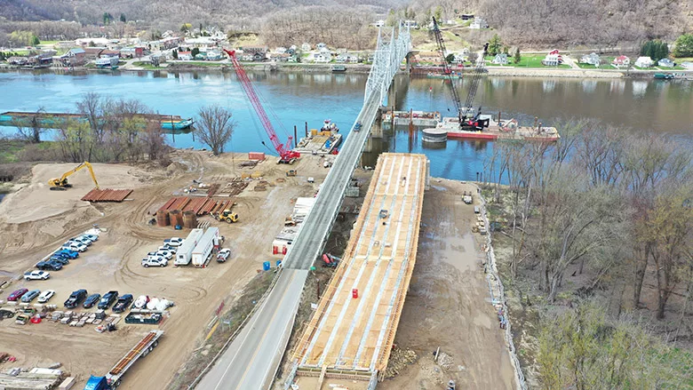 Ponte sul Mississippi demolito in anticipo: Iowa e Wisconsin costruiscono nuovo collegamento a 23 metri