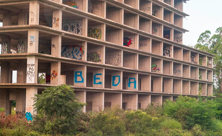 Calo della spesa non residenziale: la debolezza manifatturiera e la fine dell’anno spingono le agenzie a ridurre gli investimenti