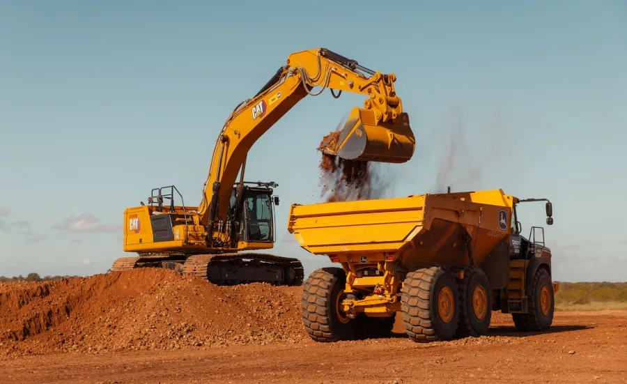 Bedrock Robotics: 65.000 yard cubiche di terra spostate da escavatori autonomi nel sud‑ovest degli Stati Uniti