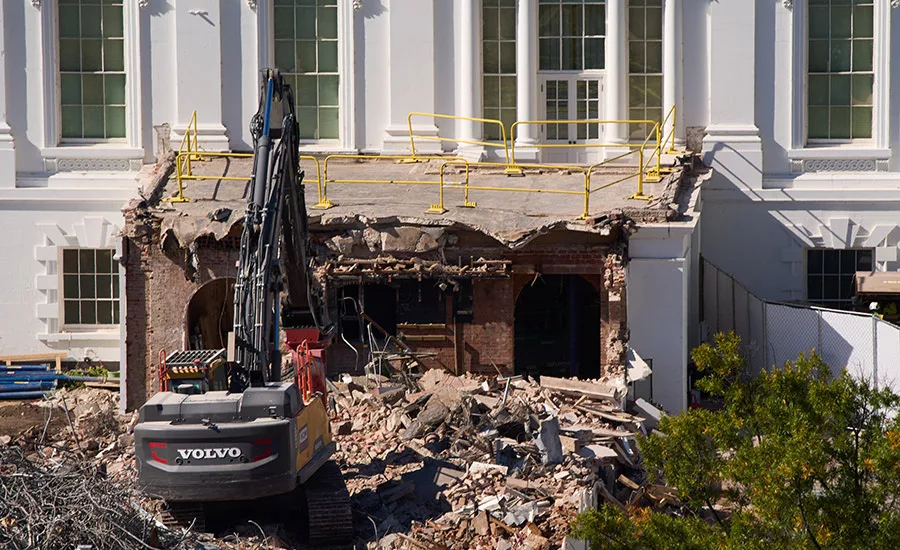 Rischio di non conformità per le imprese nella demolizione del ballroom dell’East Wing della Casa Bianca