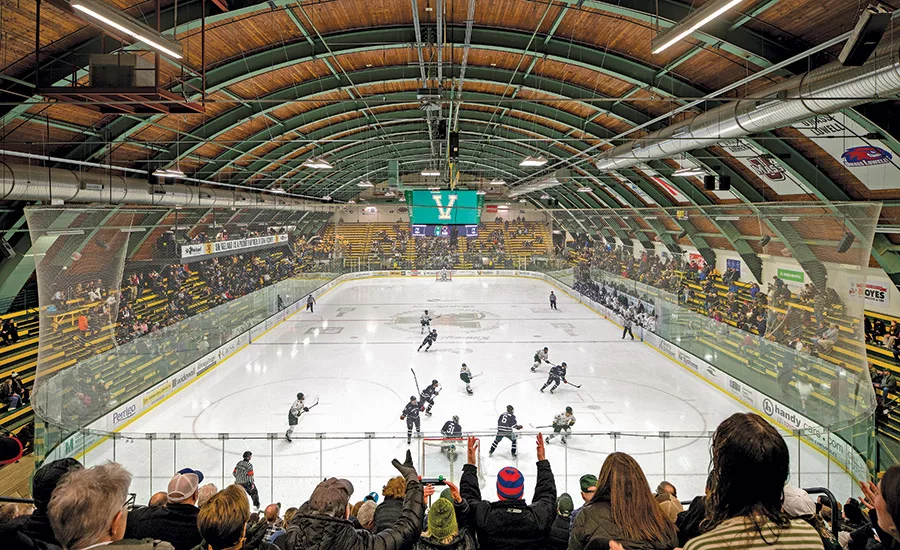 Università del Vermont: ristrutturazione dell’arena con retrofit in acciaio e loft media dopo la pandemia