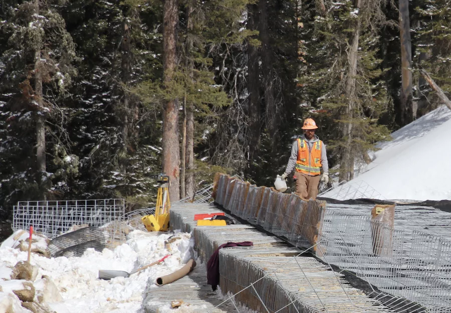 Teton Pass: nuova strada in vetro completata con successo dal Wyoming DOT