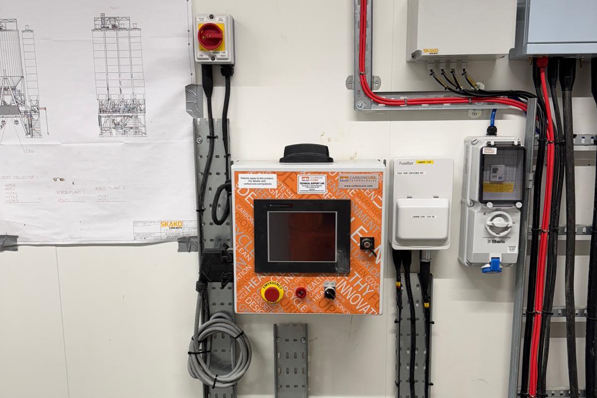 Heidelberg Materials testa in Inghilterra la tecnologia CarbonCure per ridurre le emissioni di CO₂ nel calcestruzzo.