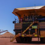 Rio Tinto e BHP testano i primi camion elettrici a batteria in Australia: un passo verso la decarbonizzazione mineraria