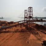 Ashapura Minechem costruisce ponte sul fiume Konkouro, aprendo l'accesso a 80 milioni di tonnellate di bauxite in Guinea