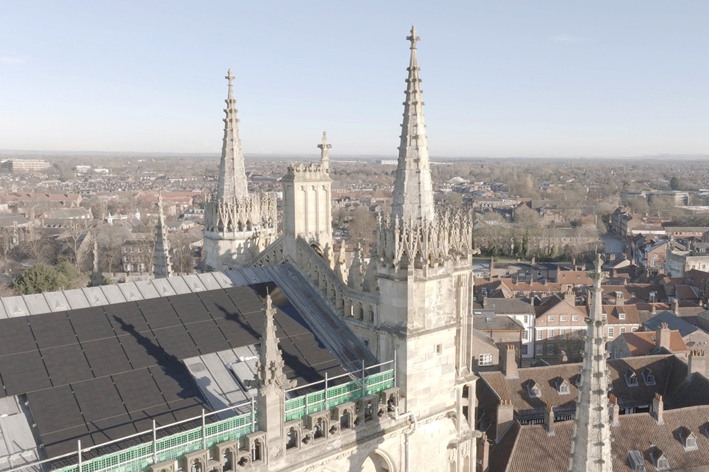 York Minster adotta pannelli solari: risparmi significativi in energia e costi entro sei mesi