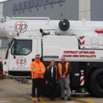Dewsbury & Proud amplia la flotta con la prima di sei nuove gru Liebherr LTM 1090‑4.2
