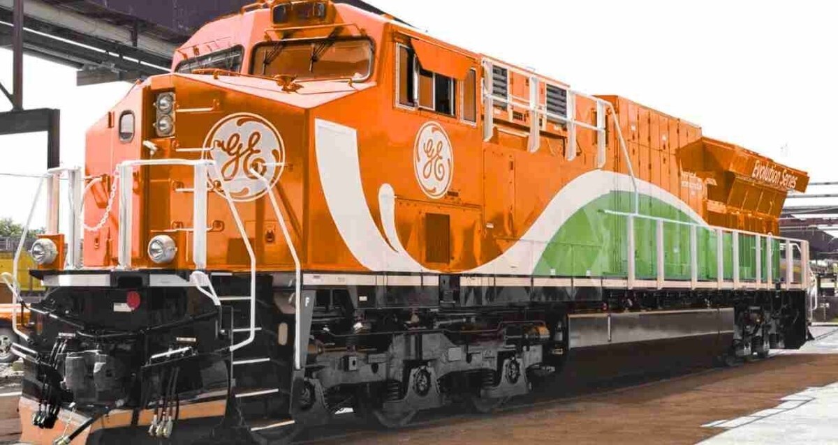 Kindia Bauxite Company introduce 10 locomotive e 95 vagoni per aumentare la produzione di bauxite in Guinea