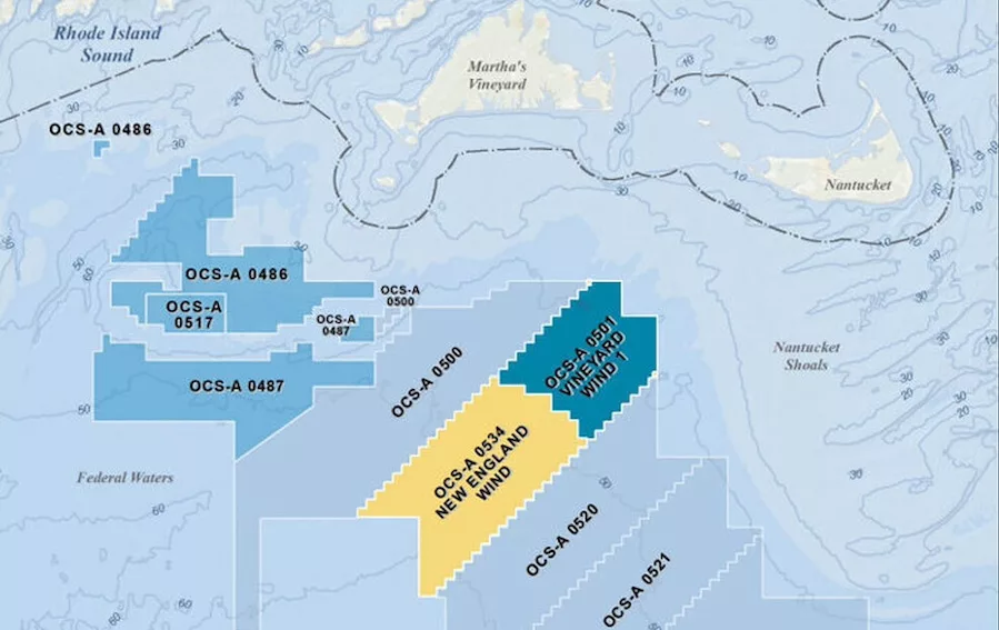 Tribunale di Boston annulla sospensione delle autorizzazioni per progetti eolici, citando violazione della legge sugli appalti