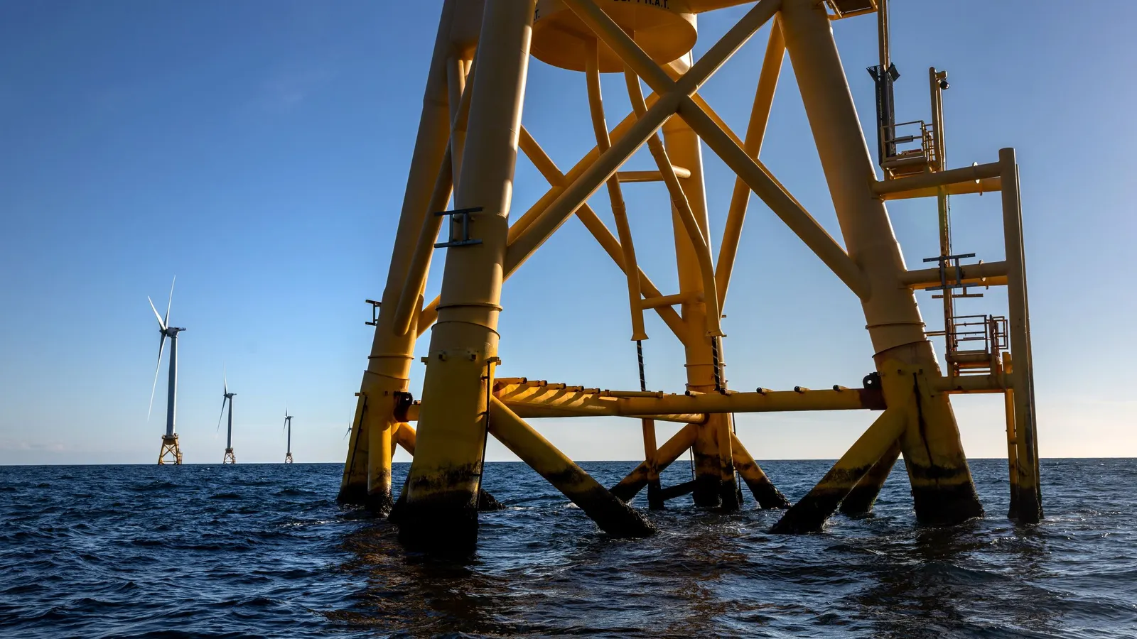 Amministrazione Trump sospende tutti i progetti eolici offshore di grande scala negli Stati Uniti