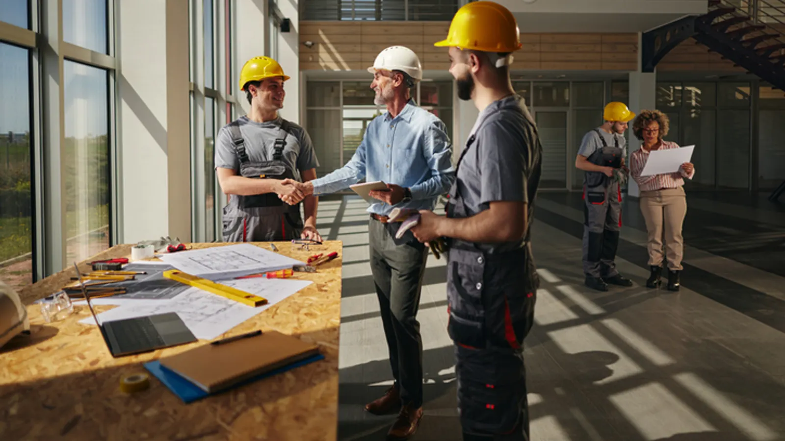 Comunicazione chiara e impegno aziendale: la chiave per aggiornare le competenze dei lavoratori edili