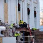 Giudice approva il rinnovamento del ballroom della Casa Bianca: il rischio per i costruttori è ora al centro