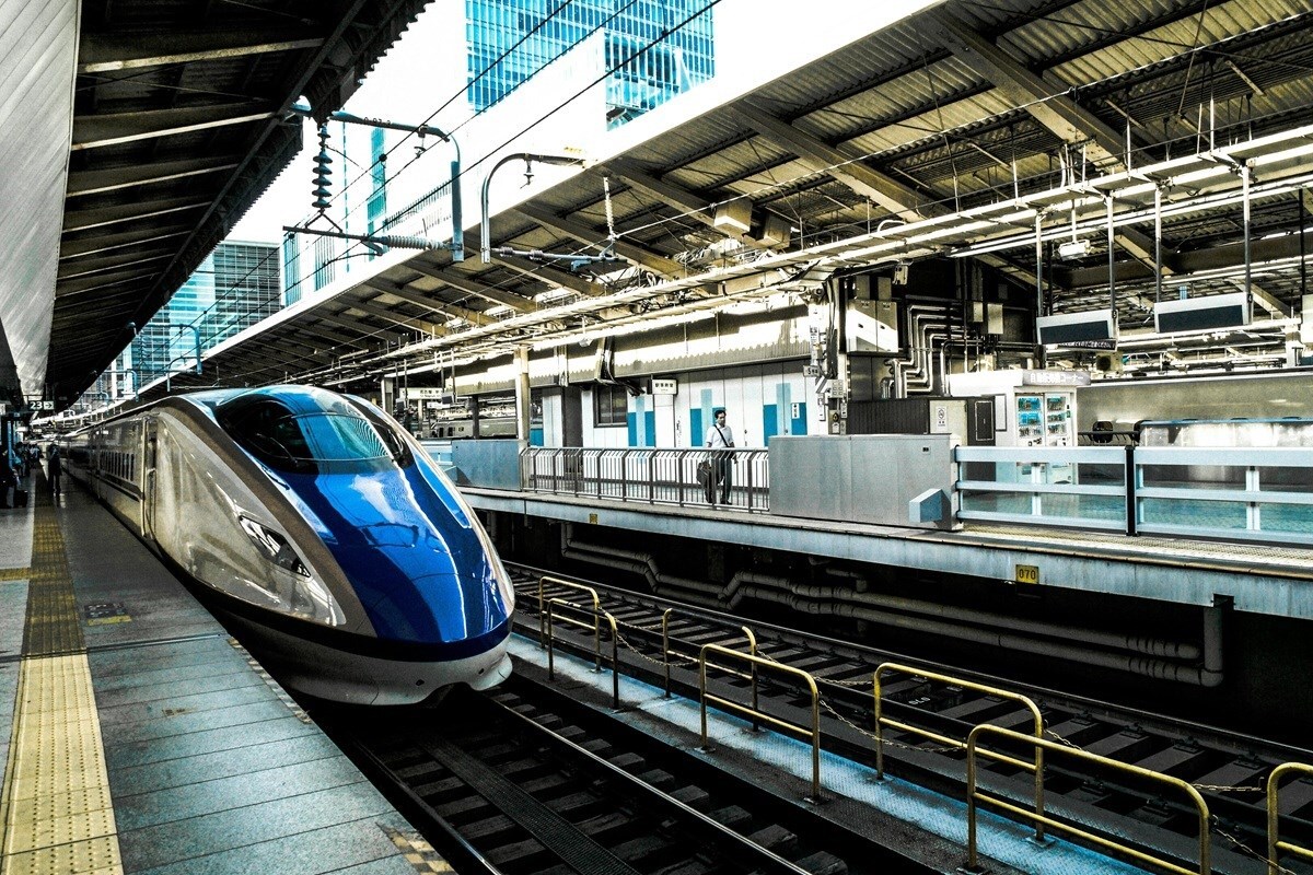 JR Central trasforma i treni Shinkansen dismessi in alluminio di alta purezza, riducendo le emissioni di CO₂ del 97%