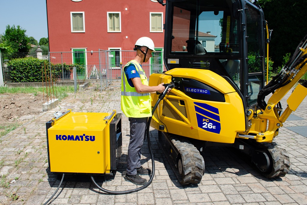 Komatsu Europe amplia la gamma di mini escavatori elettrici con un nuovo modello