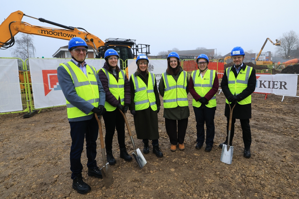 Messaggio ambiguo a Rachel Reeves: rimozione del prato a Darlington con Kier