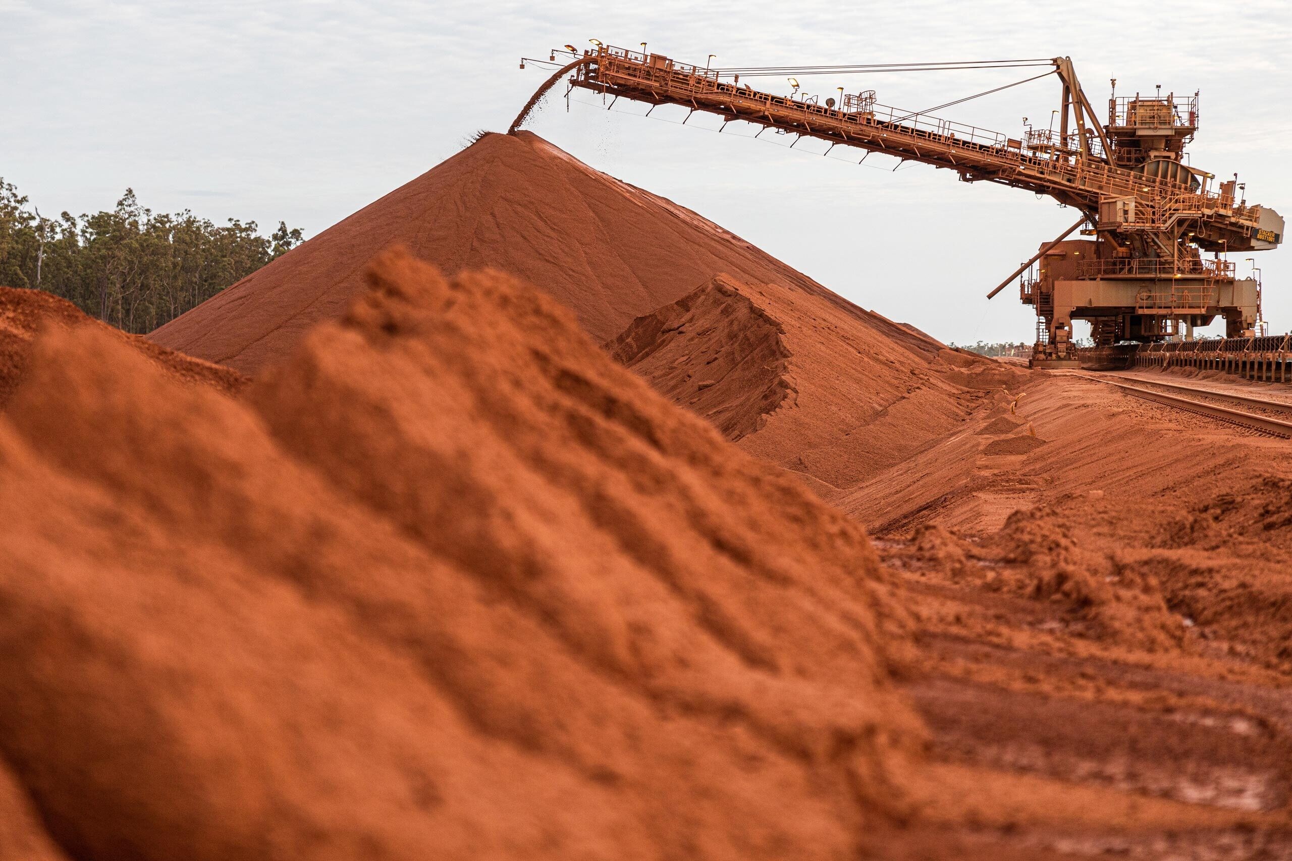 Rio Tinto 2025: crescita del 6 % nella produzione di bauxite e stabilità nella catena dell’alluminio