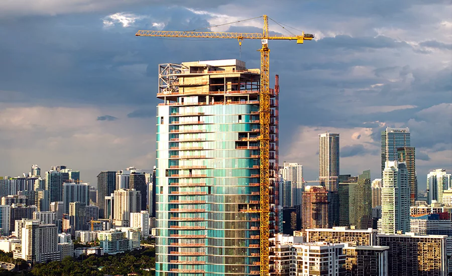 Assicurazione per i rischi di costruzione: franchigie più alte e sottoscrizione più stringente guidano le scelte sul cantiere