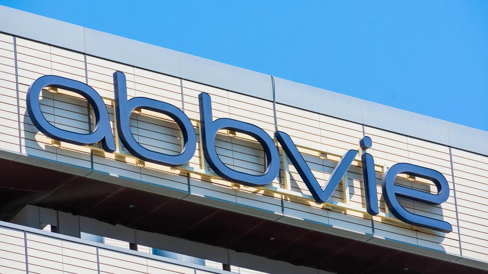 AbbVie investe 100 miliardi di dollari nella produzione farmaceutica americana: l’accordo con l’amministrazione Trump