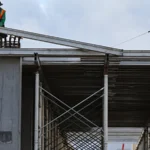 Mancanza di lavoratori irregolari nei cantieri: costi in crescita e salari premium nei data center