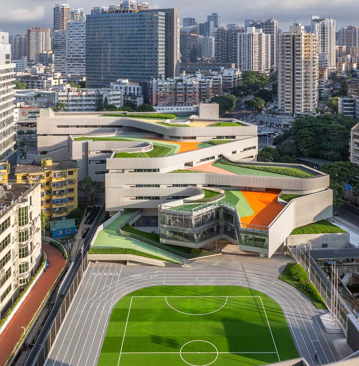 Cuizhu School a Shenzhen: pareti in lastrature incrinate di Studio Link‑Arc