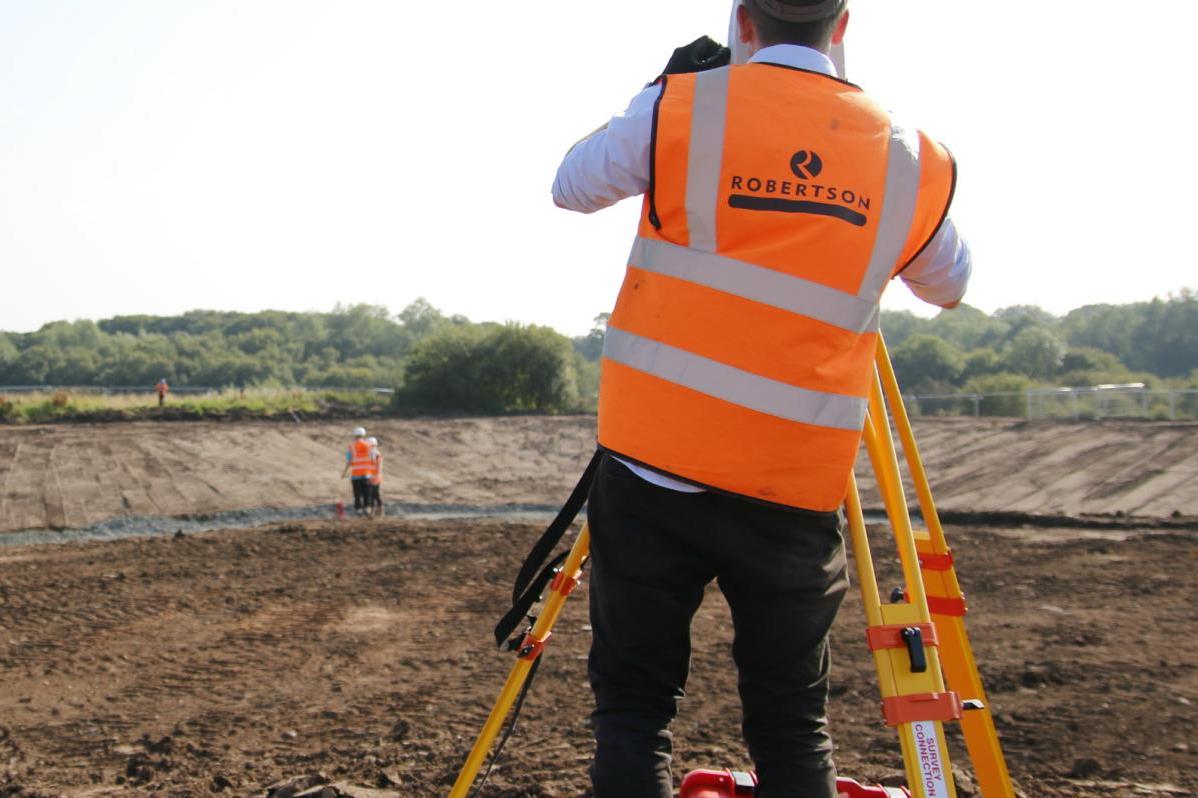 Robertson ritorna in profitto, ma abbandona l'ingegneria civile