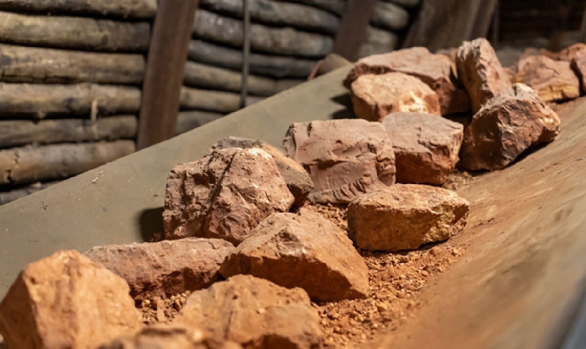Brazilian Rare Earths avanza nel progetto Amargosa Bauxite e rafforza il bilancio
