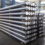 Inventario record di lingotti alluminio spinge i prezzi al ribasso: impatto delle tariffe USA e dell'accordo con l'India
