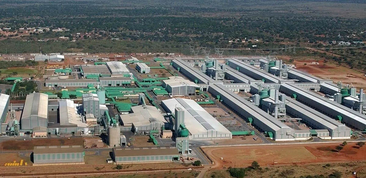 Mozal sospende le operazioni: blocco sul contratto di energia mette in pausa l’alluminio in Mozambico