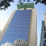 Giudizio federale annulla sospensione dei fondi per la ricarica di veicoli elettrici, limitando l'autorità esecutiva