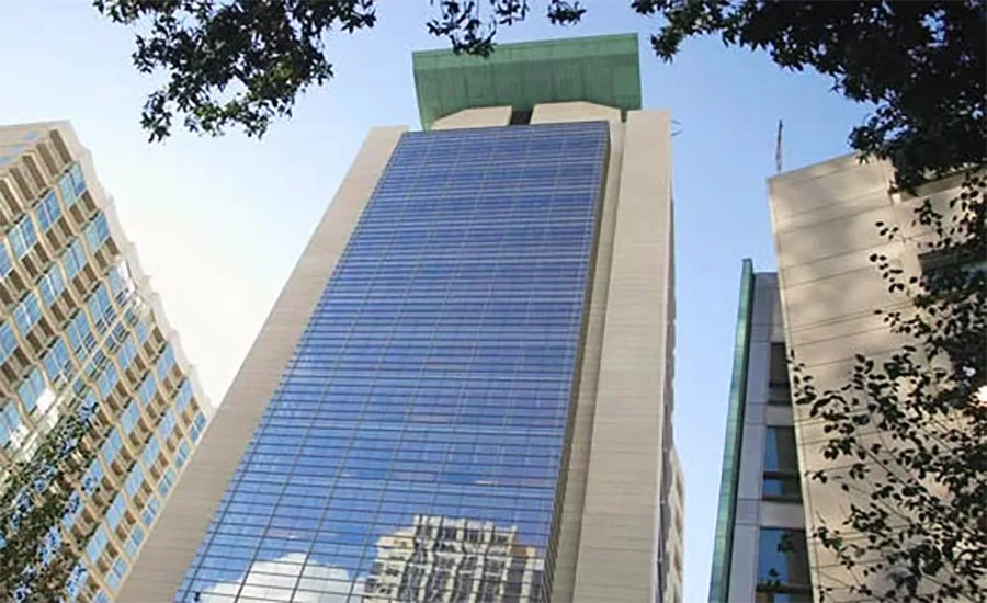 Giudizio federale annulla sospensione dei fondi per la ricarica di veicoli elettrici, limitando l'autorità esecutiva