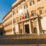 Valditara risponde: 12 miliardi per ristrutturare 10.000 scuole in 20 anni