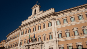 Partecipazione parlamentare alle attività di controllo e indirizzo: analisi 2025 dei gruppi e del Governo