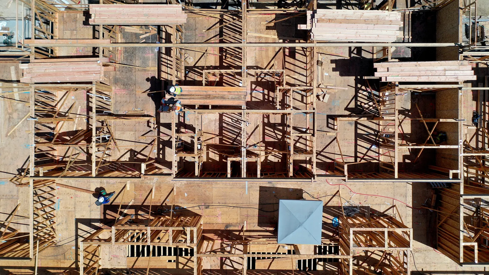 Inizio di costruzione di abitazioni multifamiliari a dicembre 2025: record annuale ma leggero calo rispetto al 2024