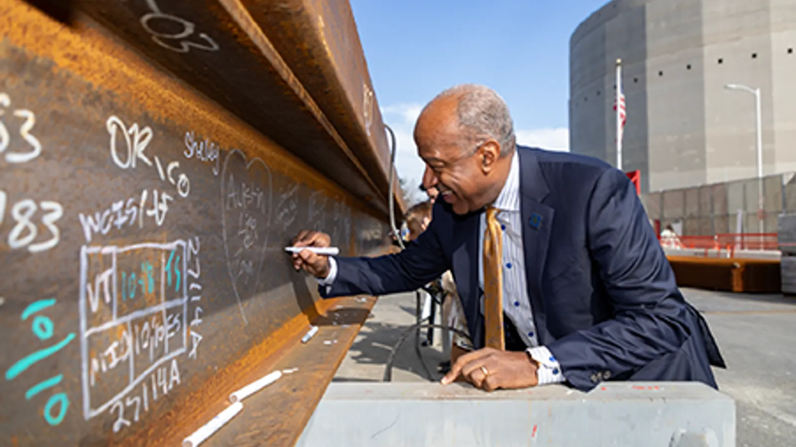 McCarthy completa la costruzione di un tetro sanitario da 3,7 miliardi di dollari in California