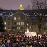 Studenti di Architettura e Ingegneria Realizzano una Cappella di Ghiaccio sul Campus di Notre Dame